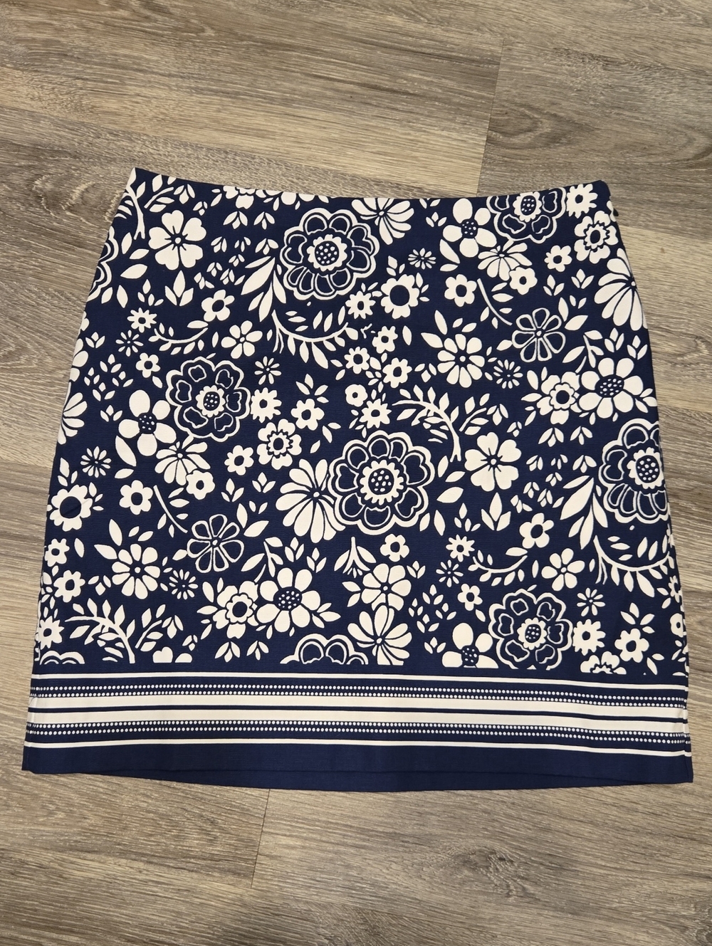 Talbots Navy And White Floral Print Skirt Size 8